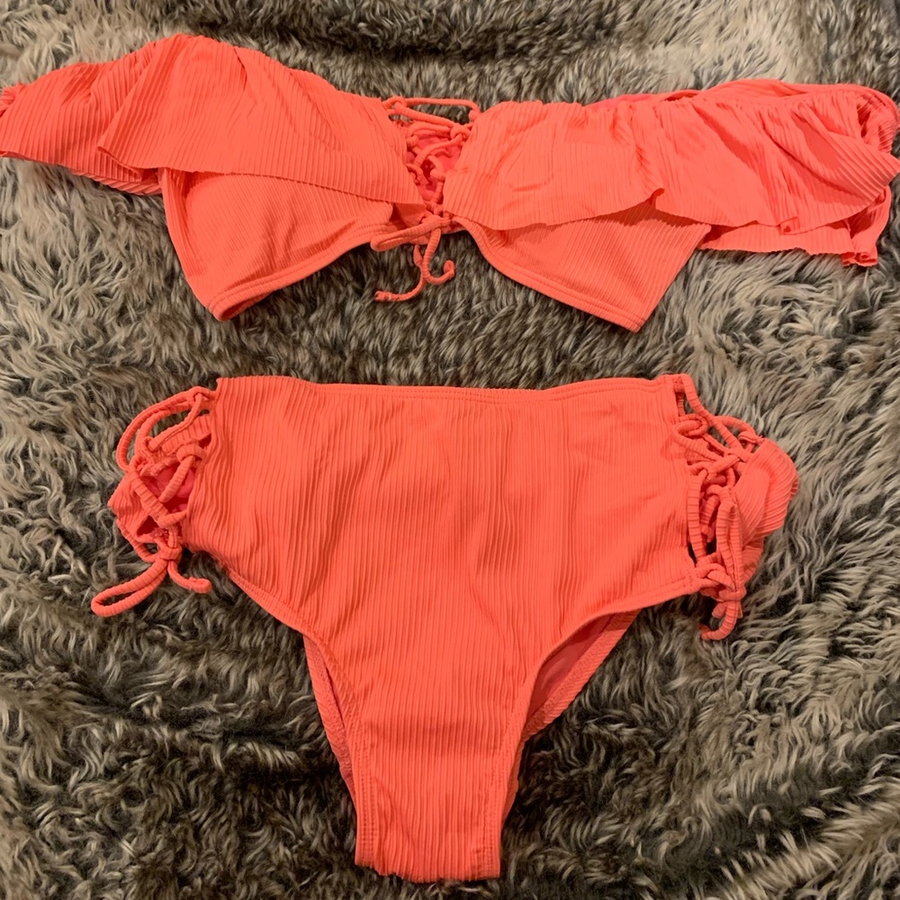Bikini - Picture 3 of 3